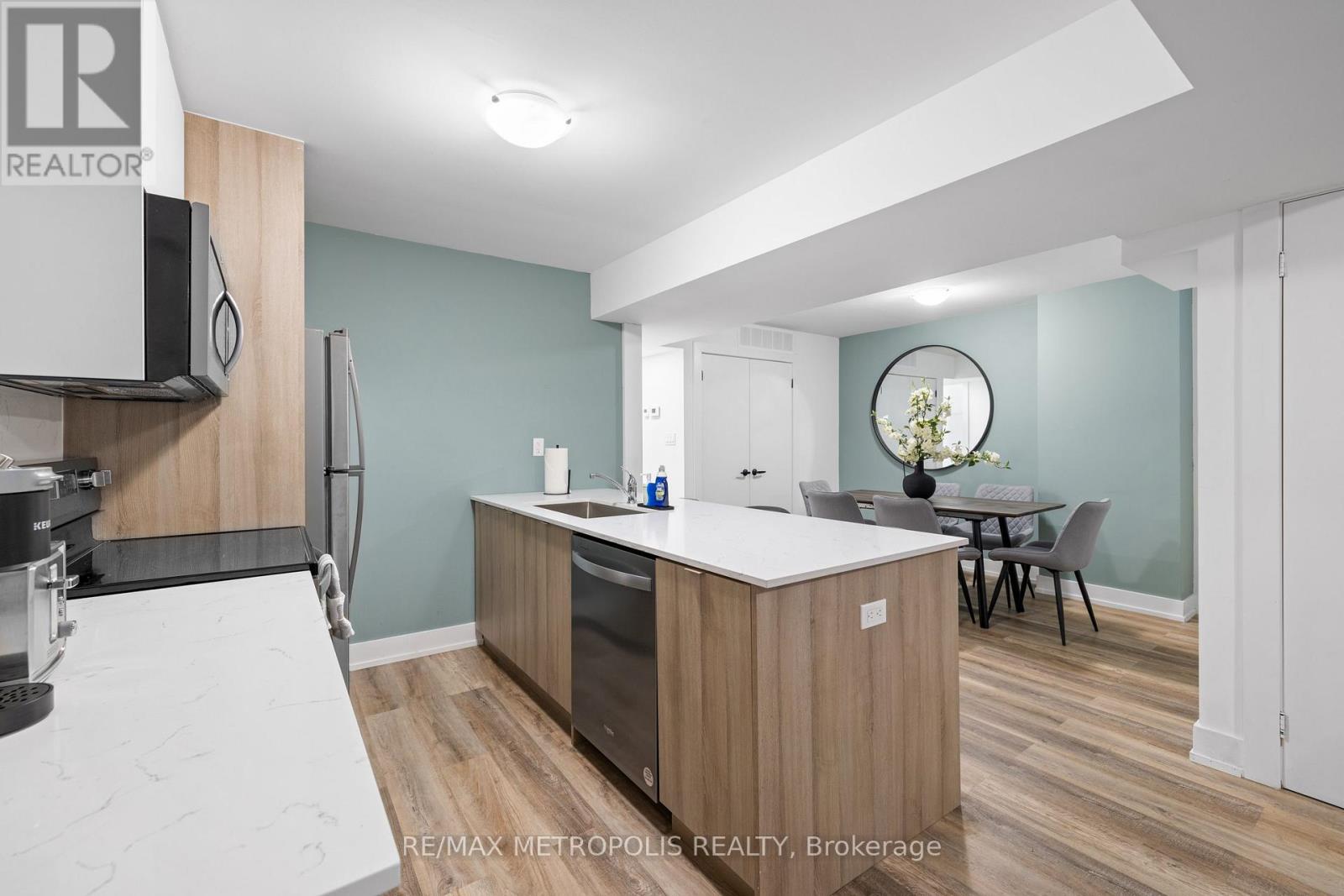447 Lansdowne Avenue Property Photo 26