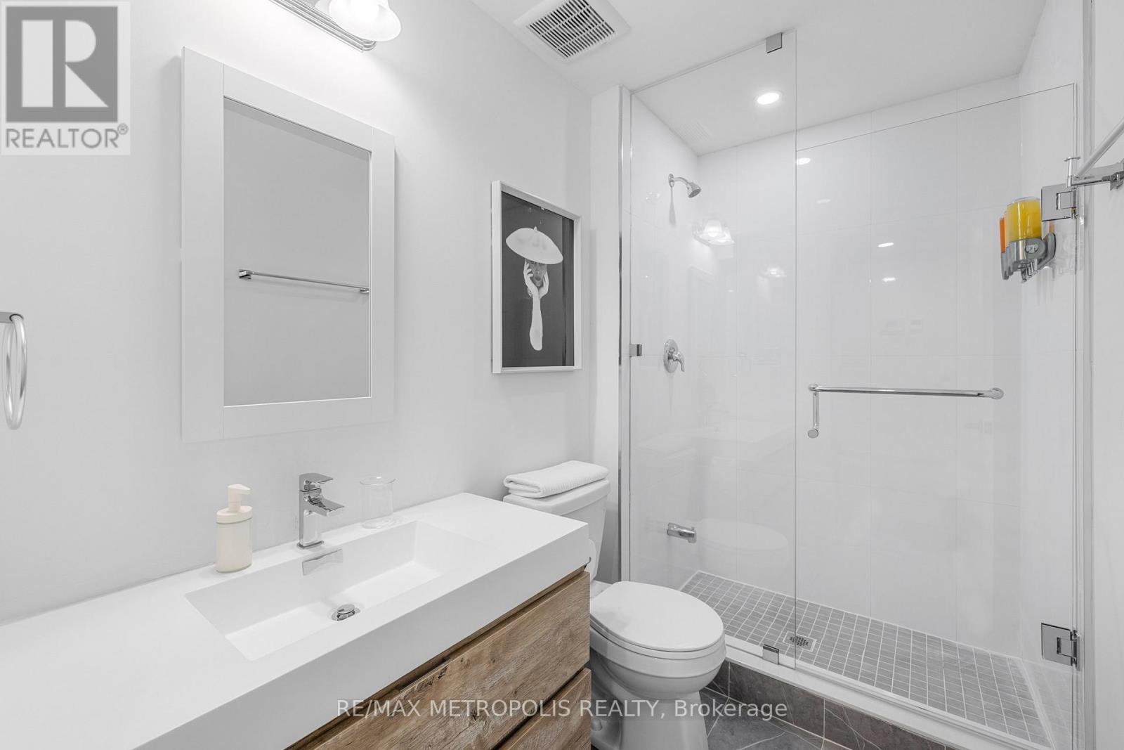 447 Lansdowne Avenue Property Photo 27