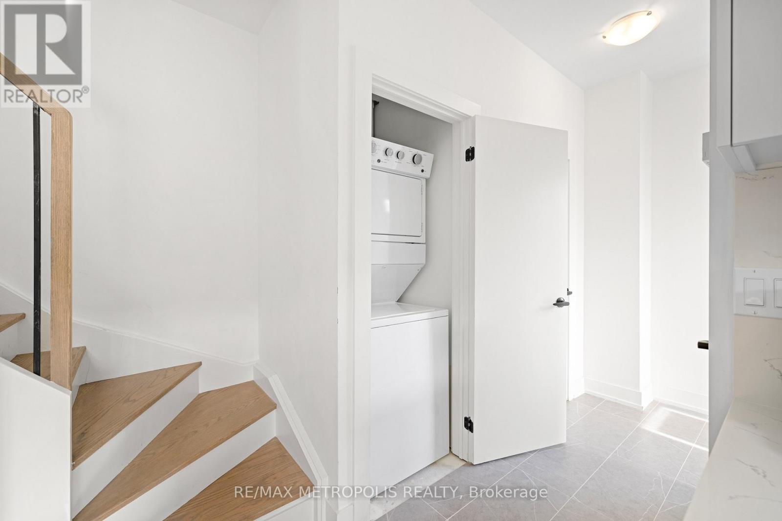 447 Lansdowne Avenue Property Photo 40
