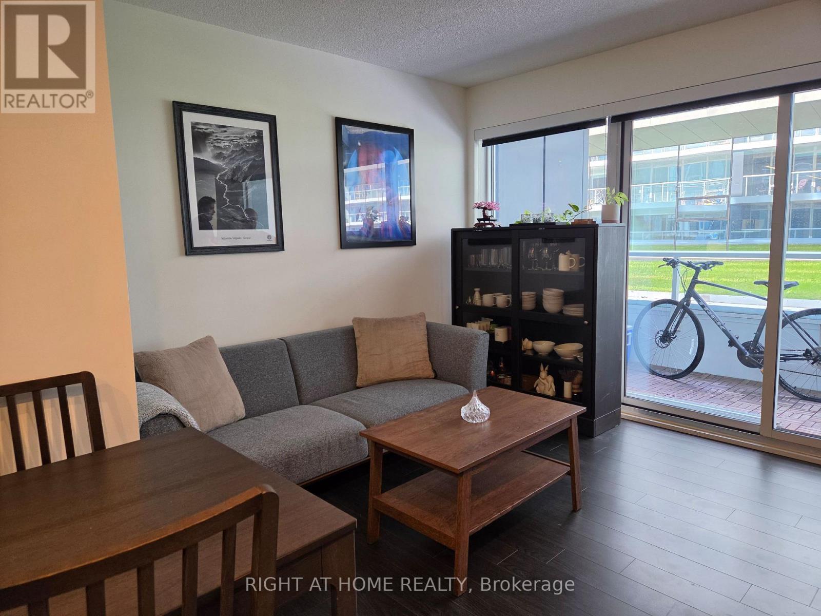 602 - 17 Bathurst Street Property Photo 1