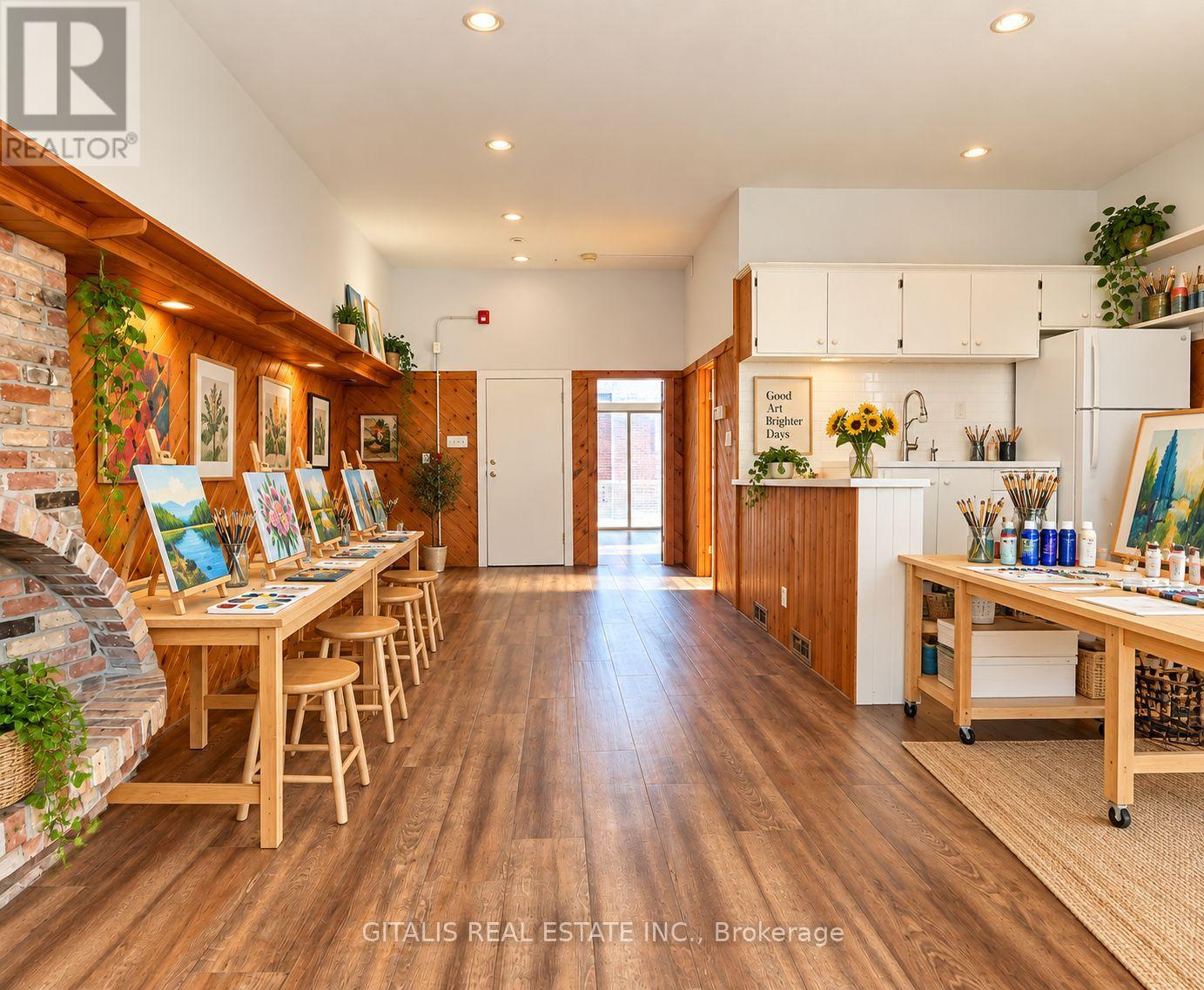 200 - 639 Yonge Street Property Photo 4
