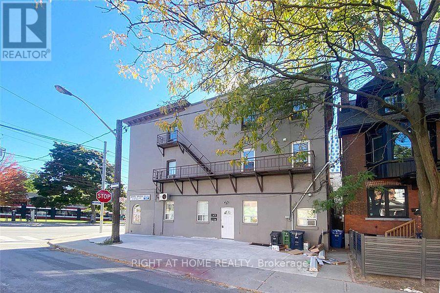 852 Bathurst Street Property Photo 2
