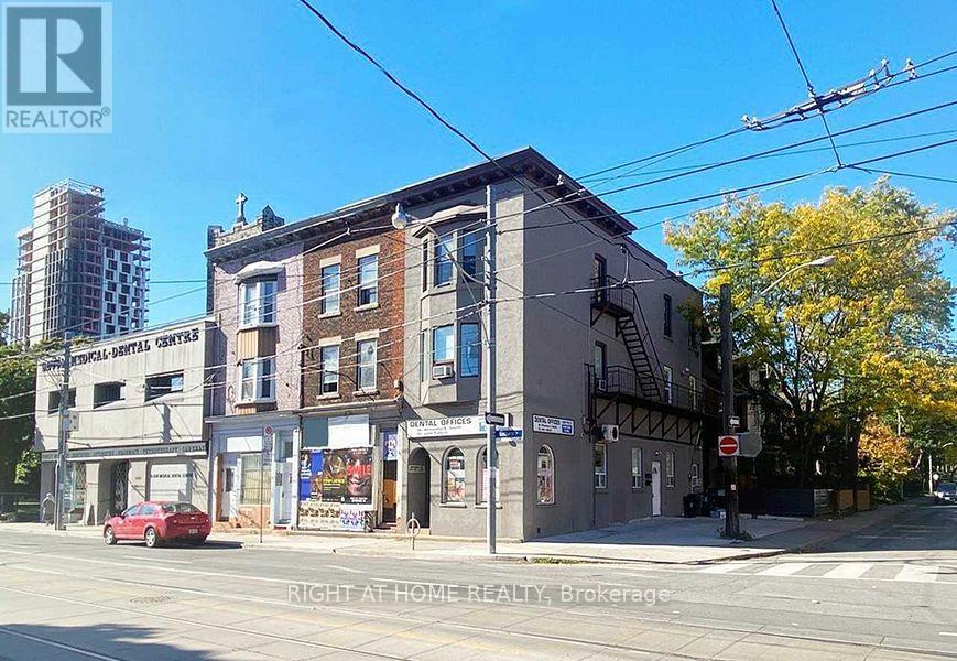 852 Bathurst Street Property Photo 3