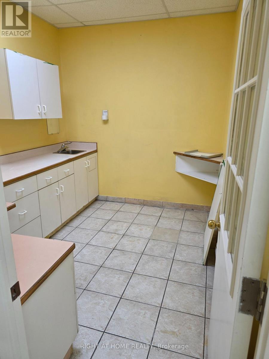 852 Bathurst Street Property Photo 6