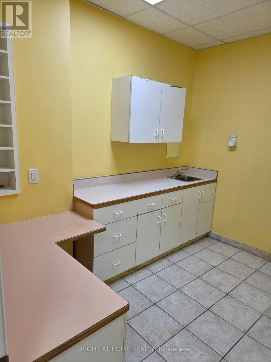 852 Bathurst Street Property Photo 7