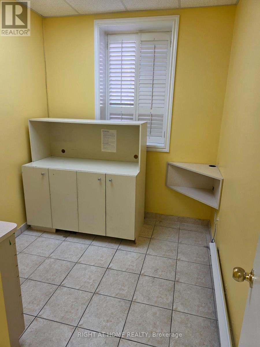 852 Bathurst Street Property Photo 9