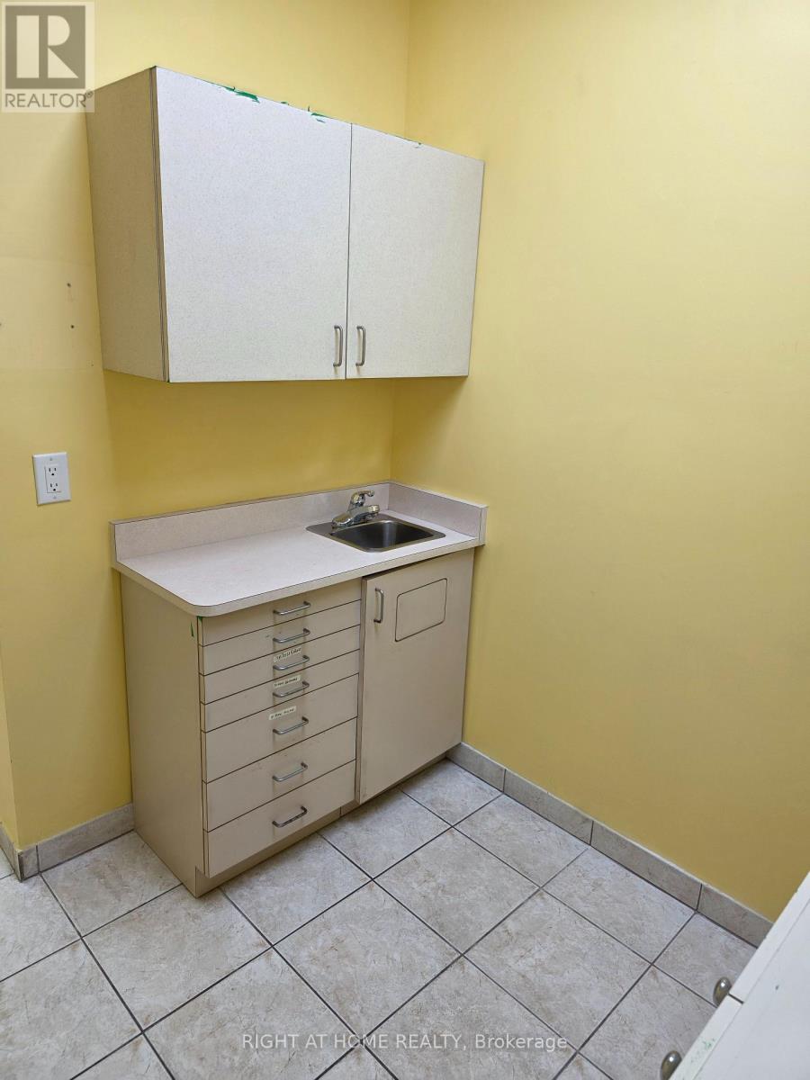852 Bathurst Street Property Photo 11