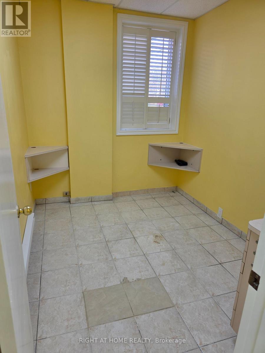 852 Bathurst Street Property Photo 12