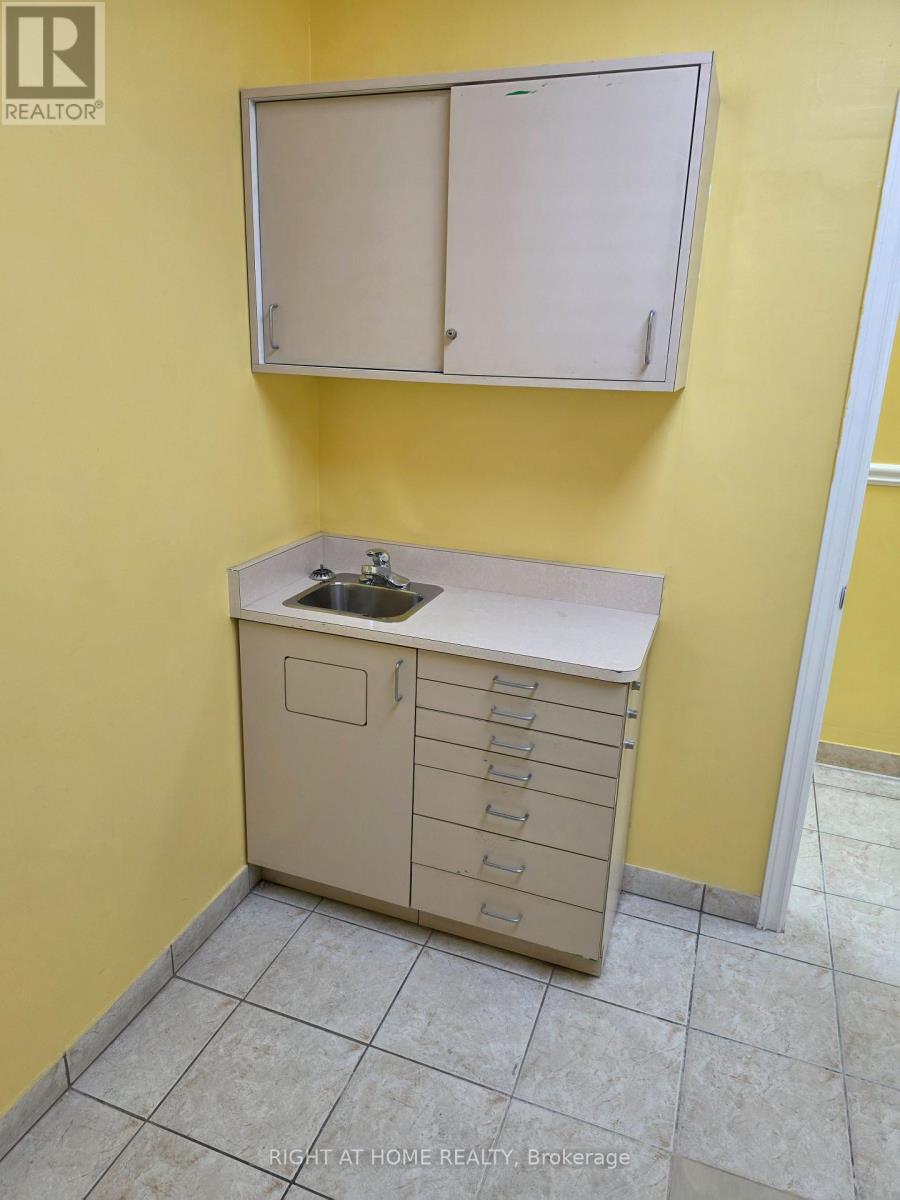 852 Bathurst Street Property Photo 13