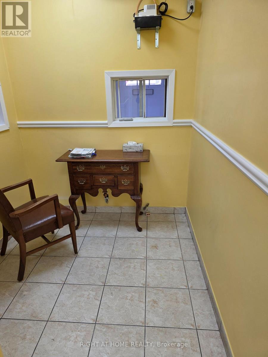 852 Bathurst Street Property Photo 14