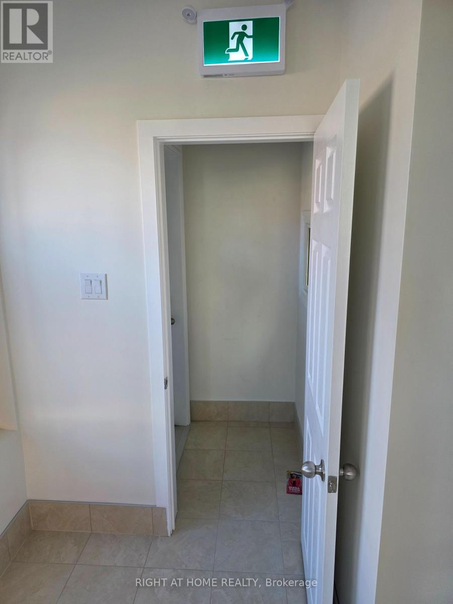 852 Bathurst Street Property Photo 15