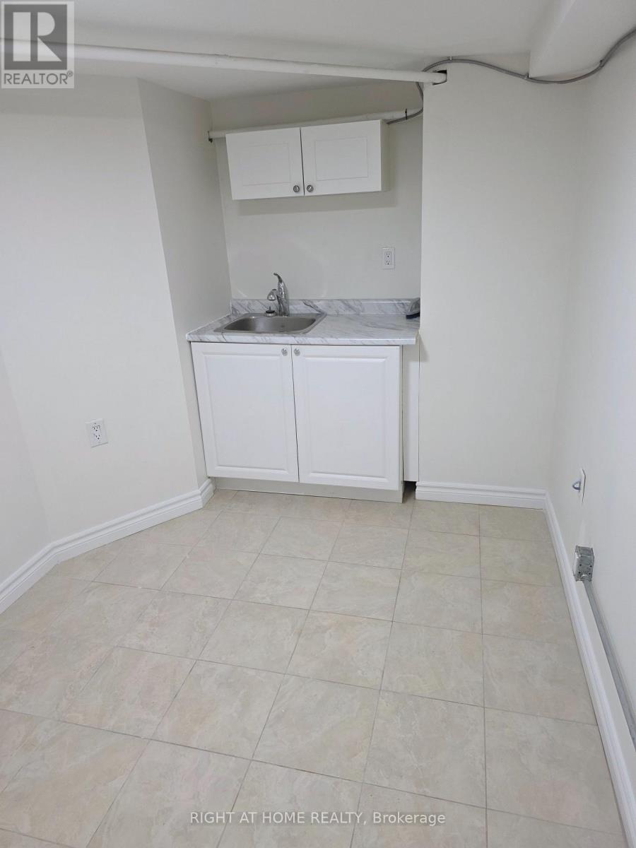 852 Bathurst Street Property Photo 17