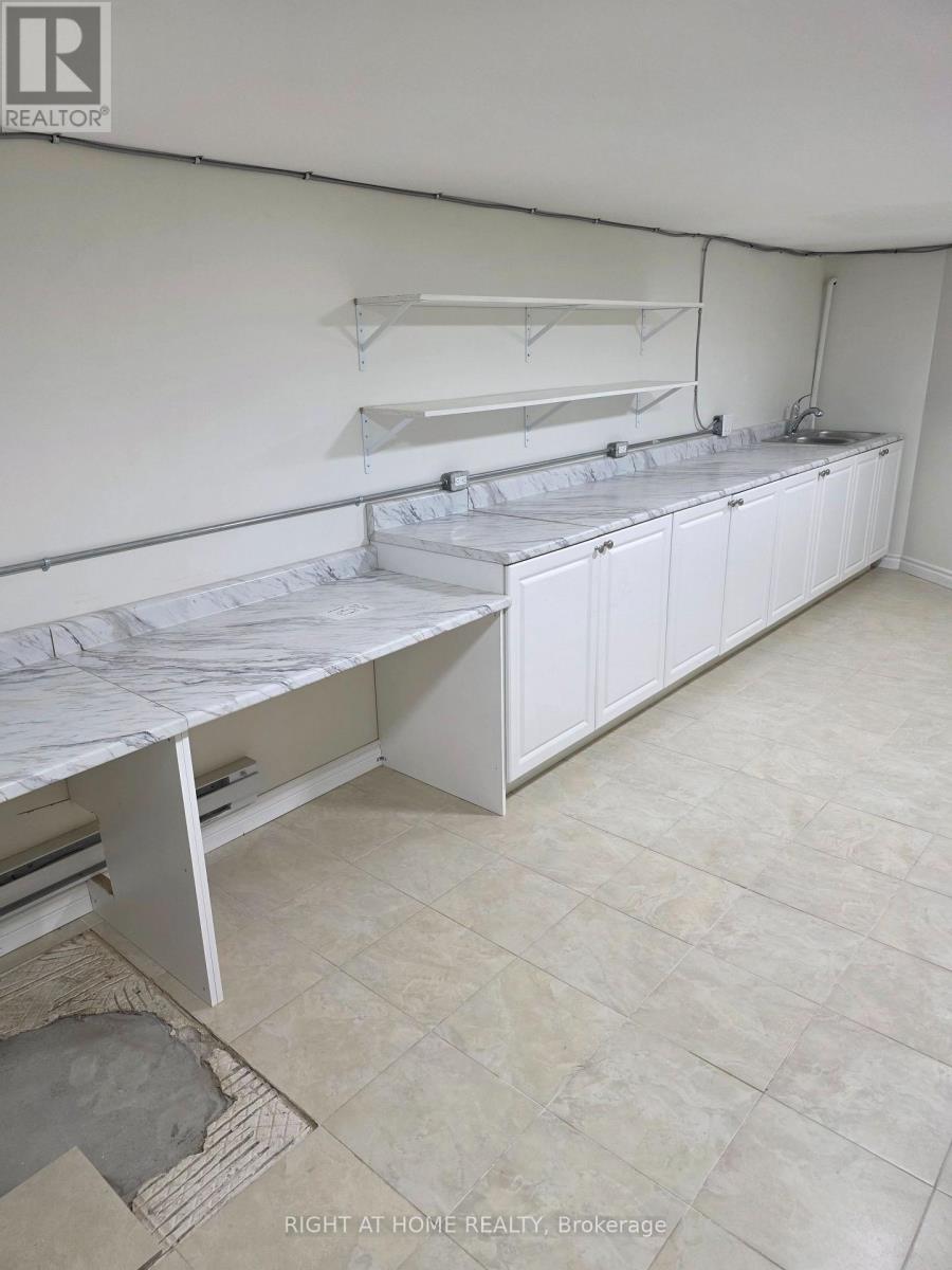852 Bathurst Street Property Photo 19