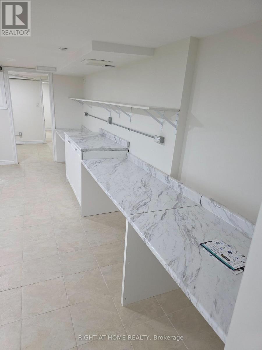 852 Bathurst Street Property Photo 20