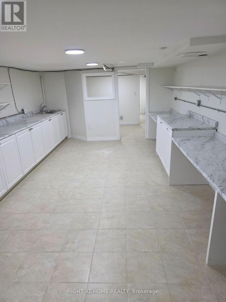 852 Bathurst Street Property Photo 21