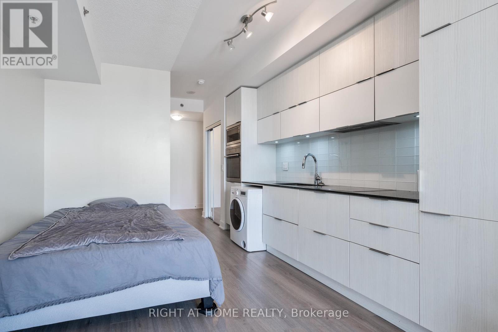 3509 - 318 Richmond Street W Property Photo 1