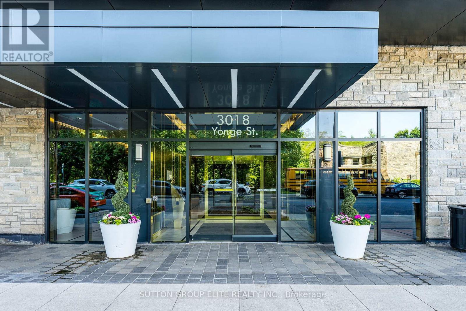 814 - 3018 Yonge Street Property Photo 2