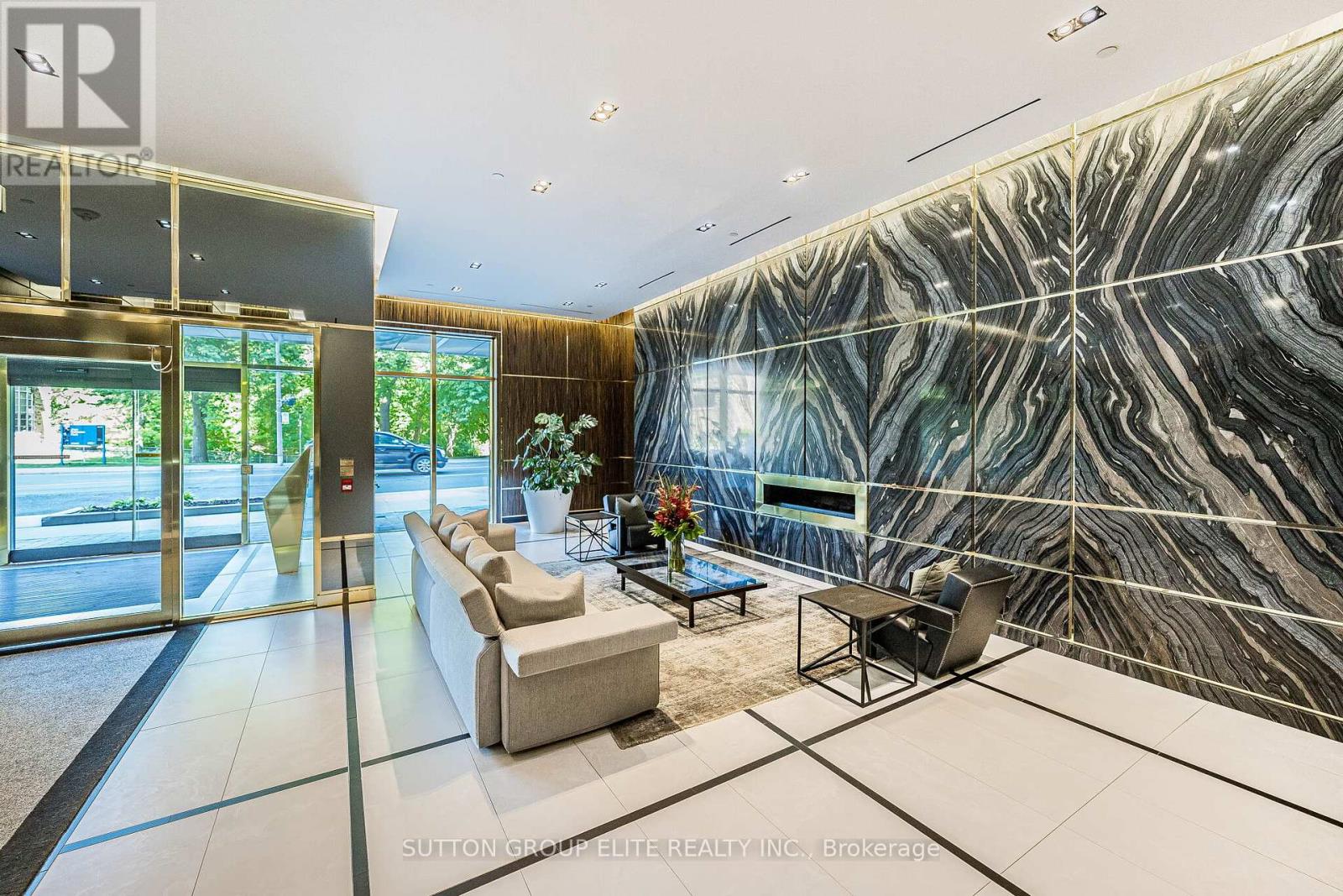 814 - 3018 Yonge Street Property Photo 3