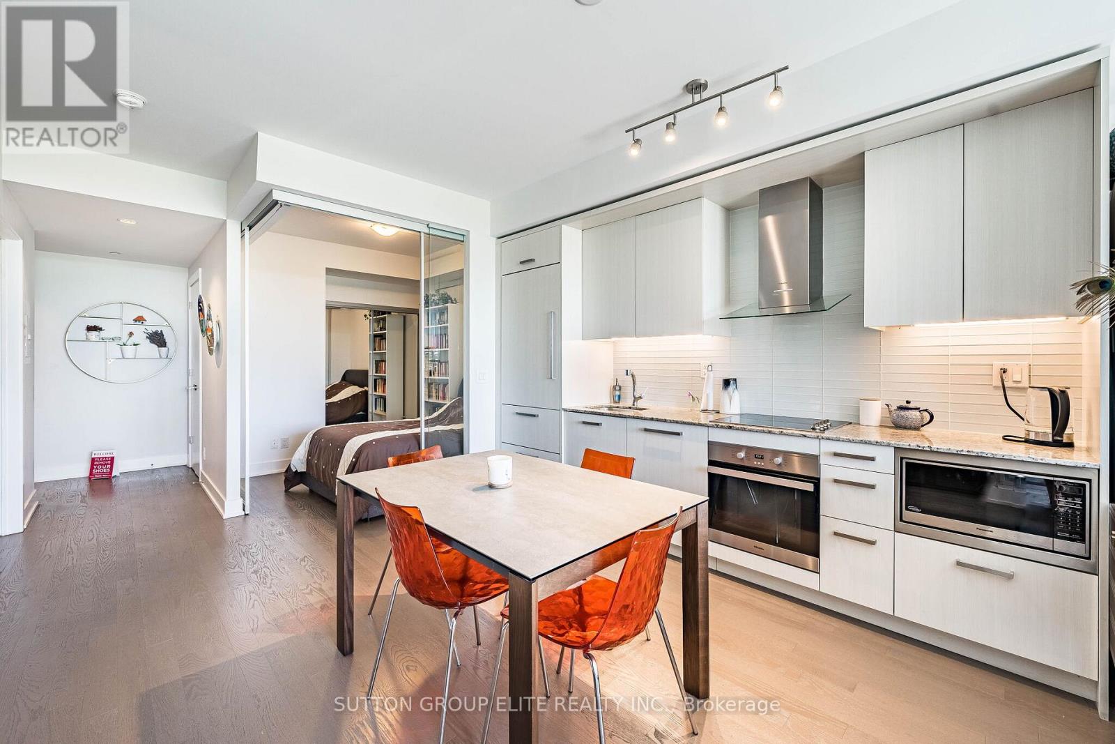 814 - 3018 Yonge Street Property Photo 11