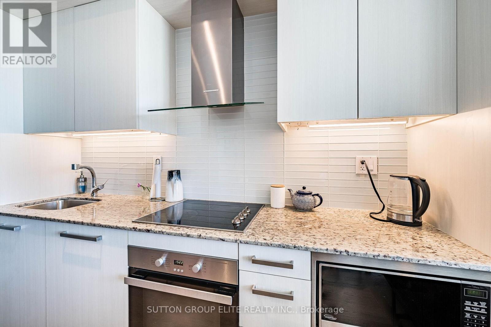 814 - 3018 Yonge Street Property Photo 13
