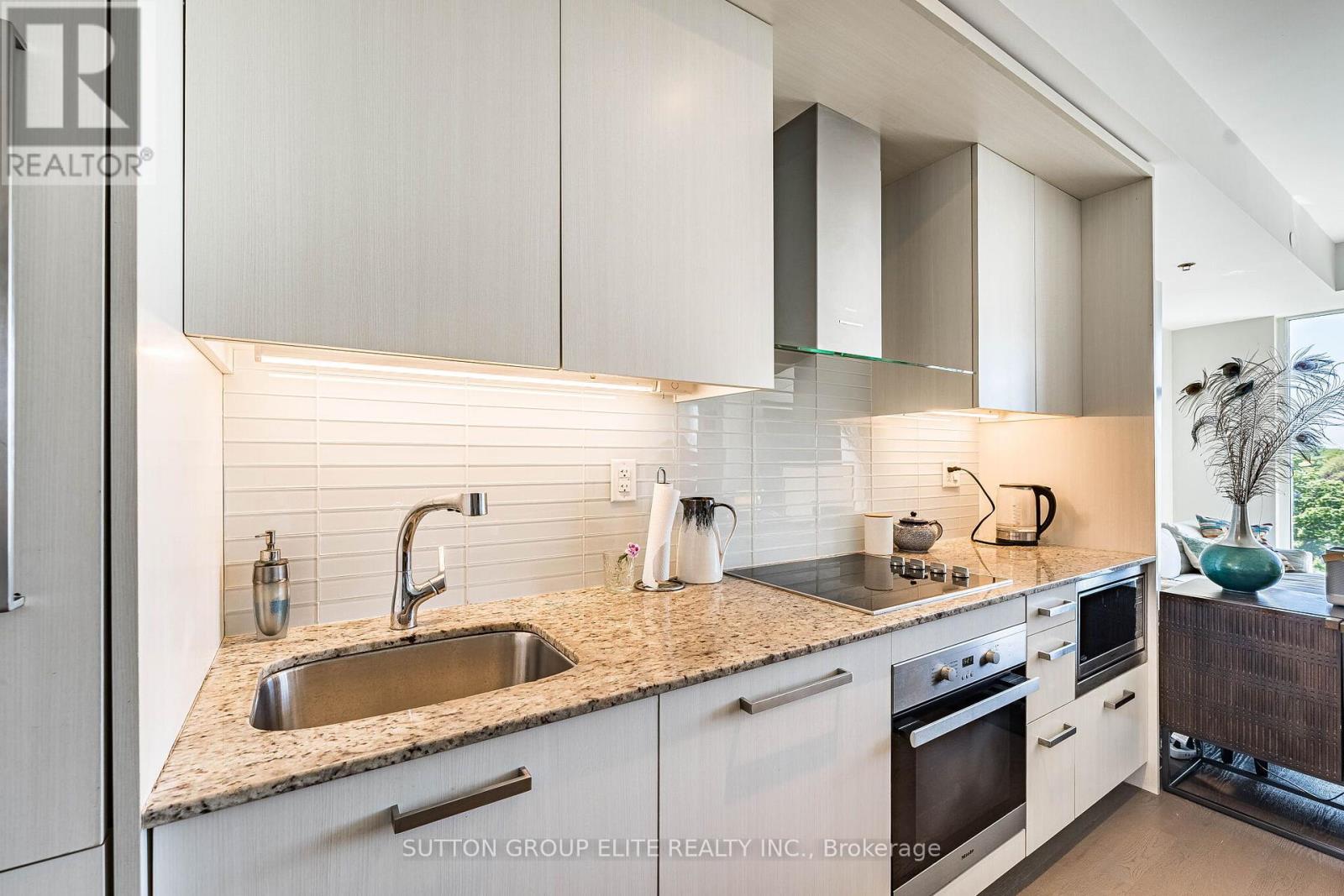 814 - 3018 Yonge Street Property Photo 14