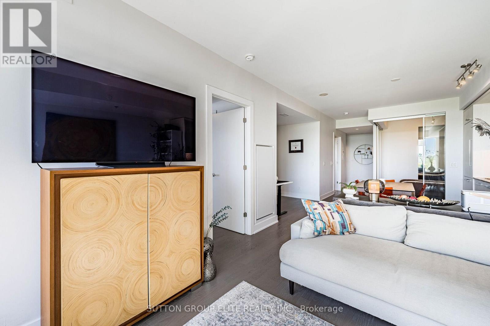 814 - 3018 Yonge Street Property Photo 19