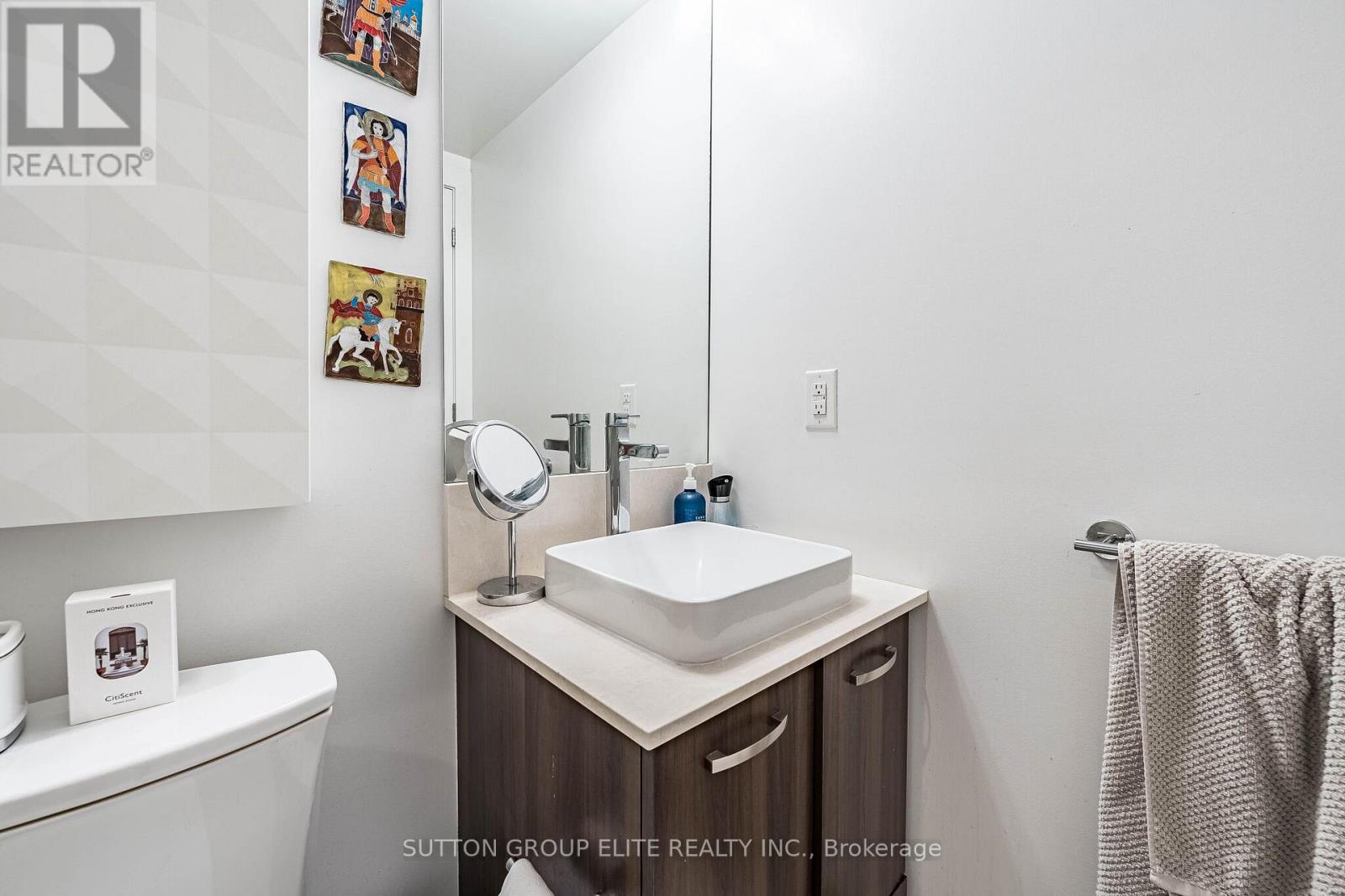 814 - 3018 Yonge Street Property Photo 25