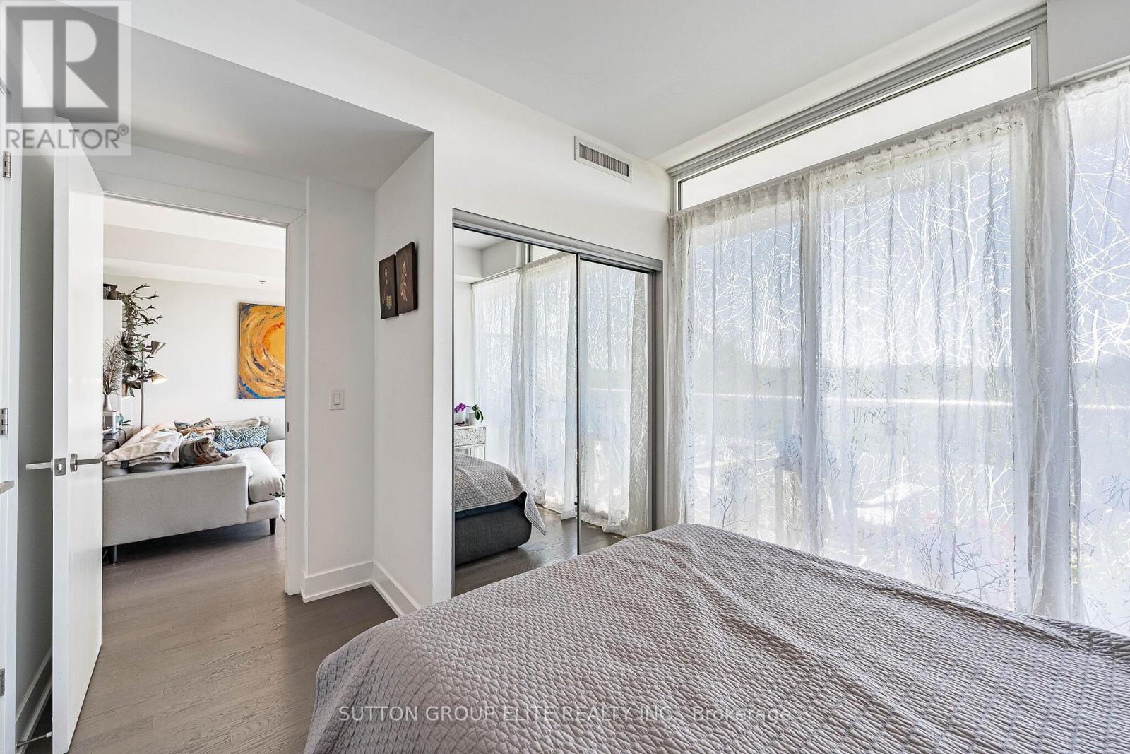 814 - 3018 Yonge Street Property Photo 28