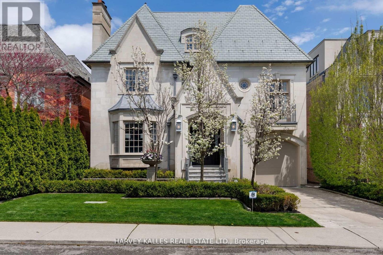 215 Dunvegan Road Property Photo 1