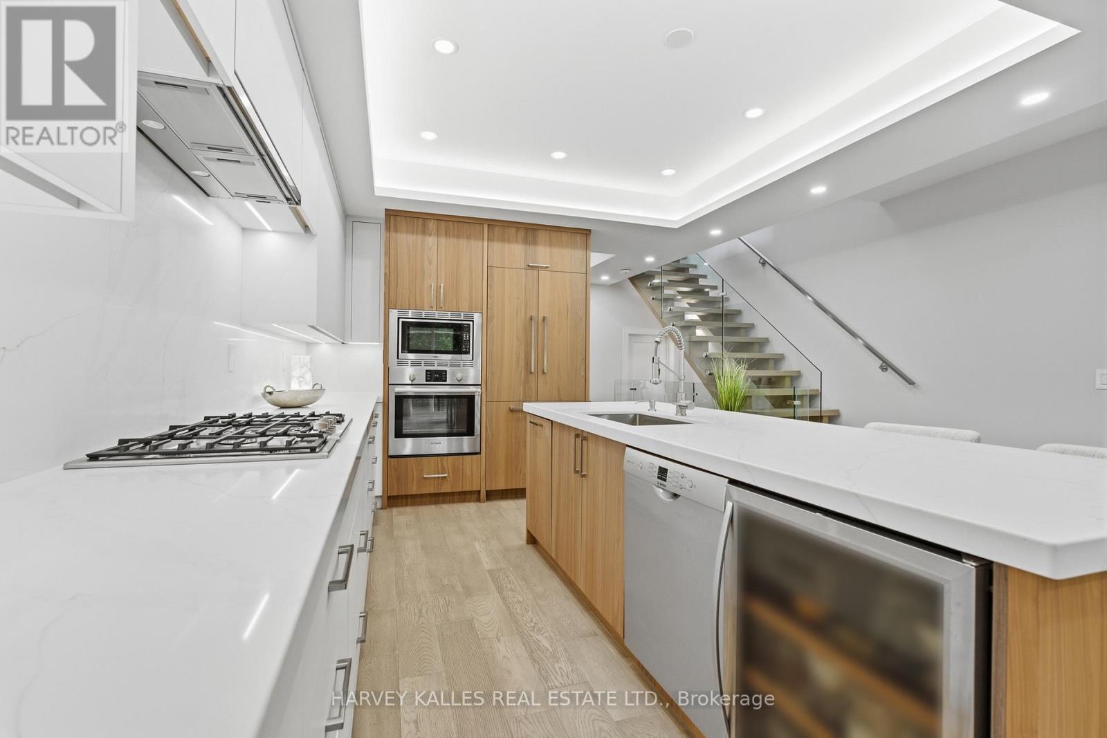 194 Sheldrake Boulevard Property Photo 8