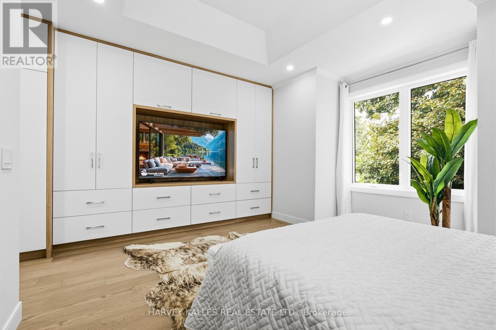 194 Sheldrake Boulevard Property Photo 17