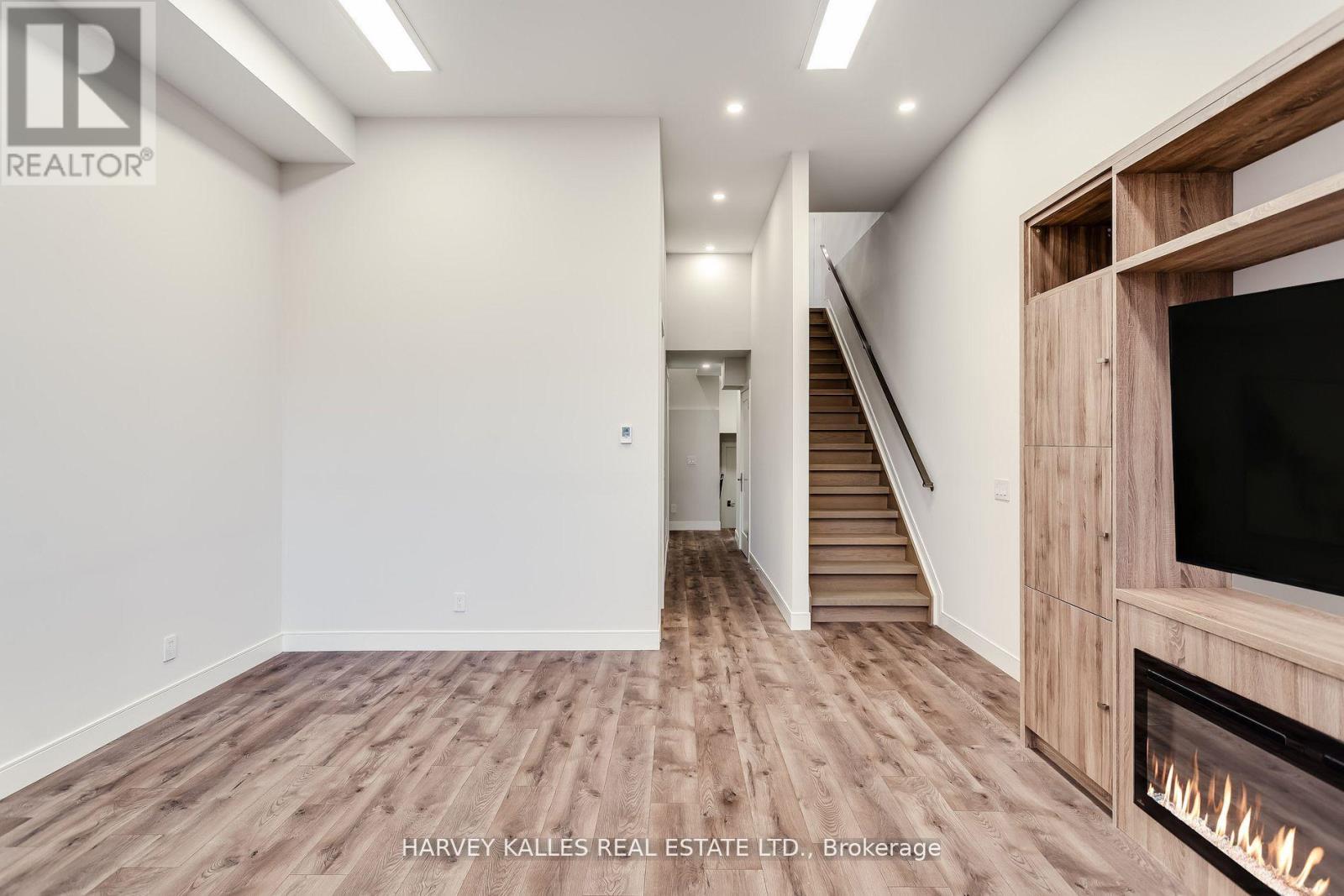 194 Sheldrake Boulevard Property Photo 28