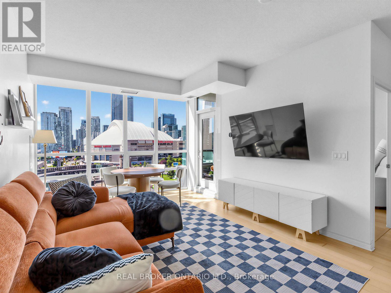 1717 - 25 Lower Simcoe Street Property Photo 3