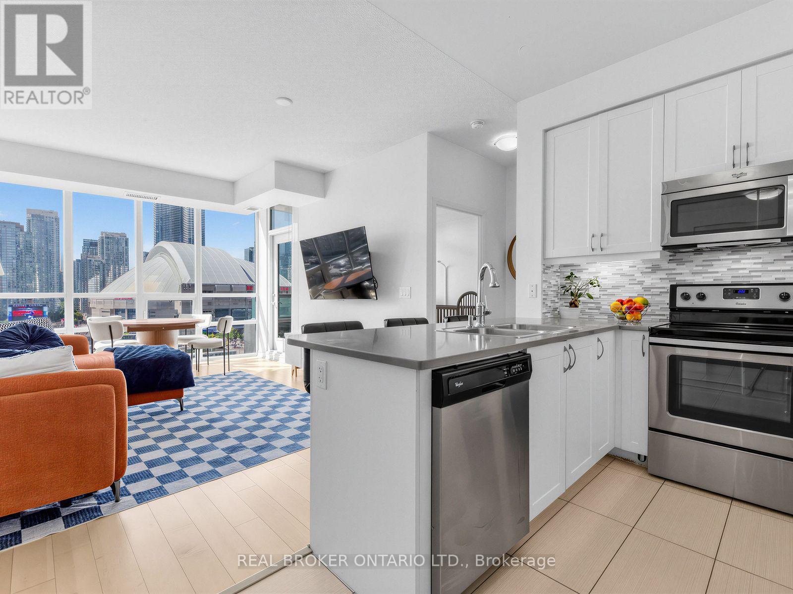 1717 - 25 Lower Simcoe Street Property Photo 7