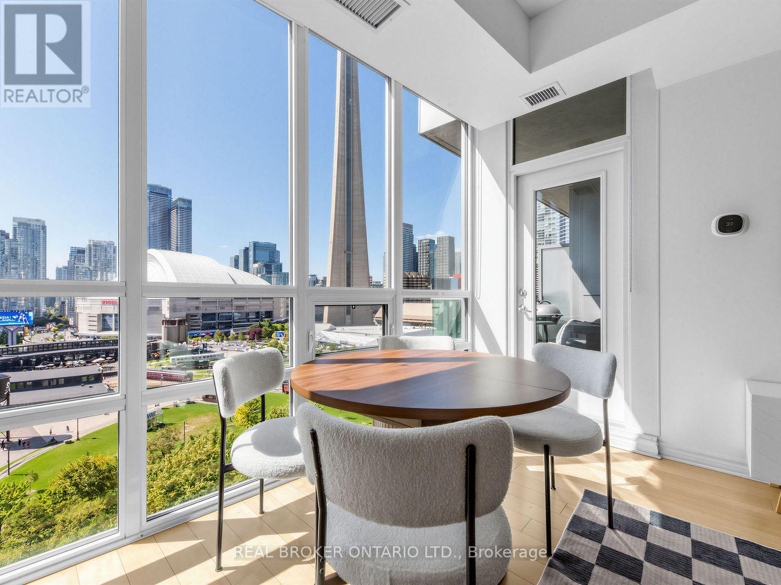 1717 - 25 Lower Simcoe Street Property Photo 8