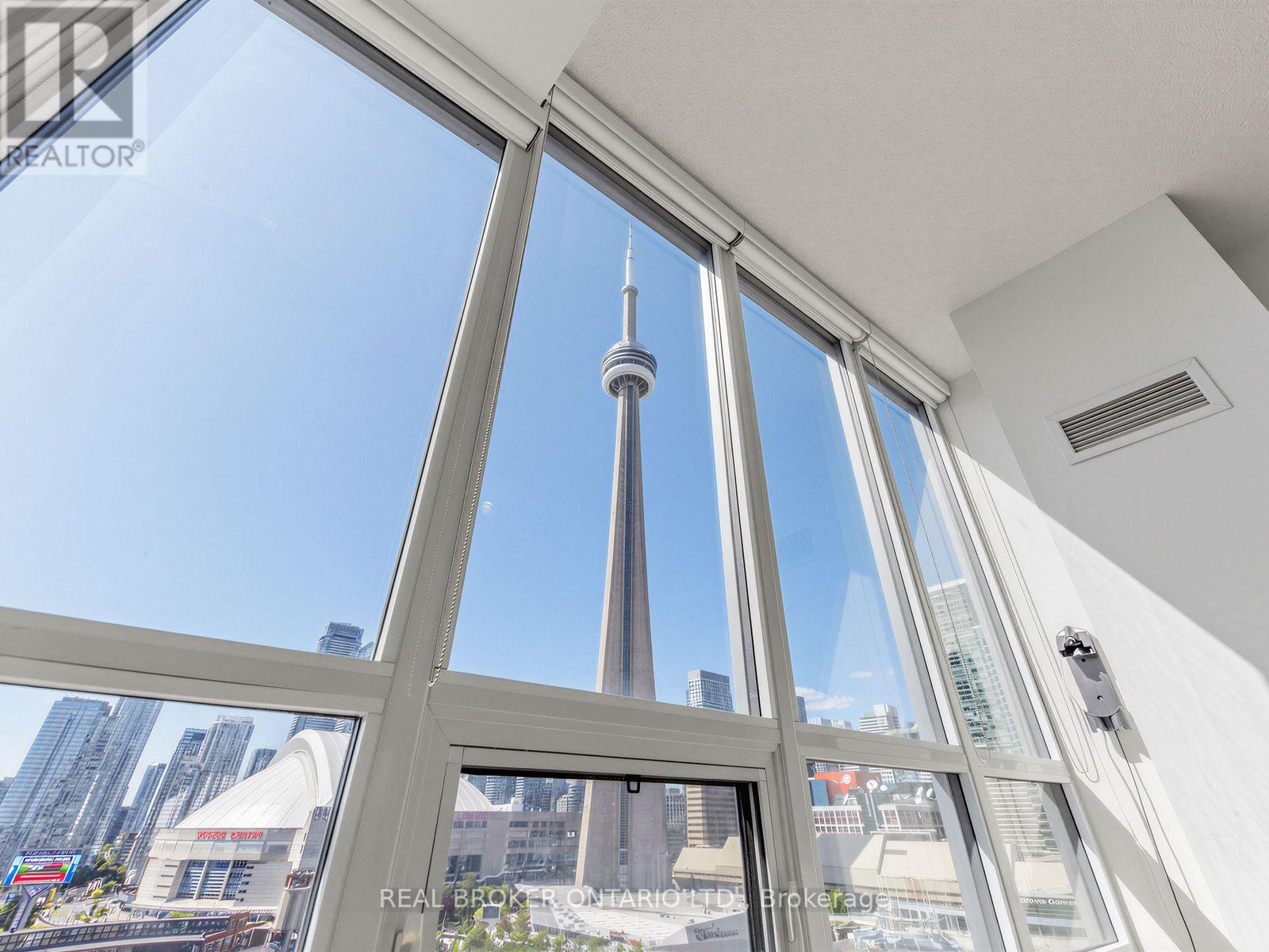 1717 - 25 Lower Simcoe Street Property Photo 12