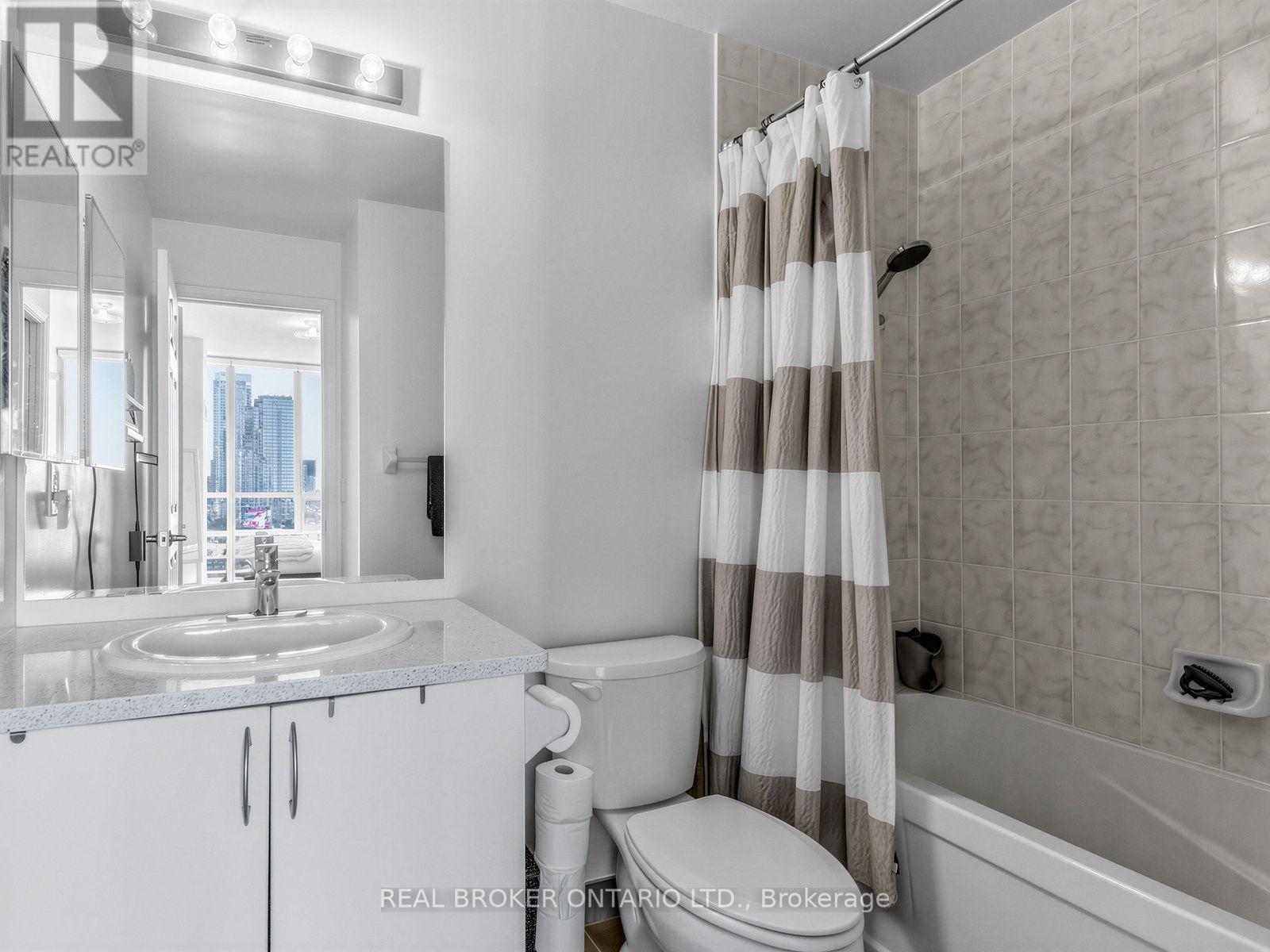 1717 - 25 Lower Simcoe Street Property Photo 15