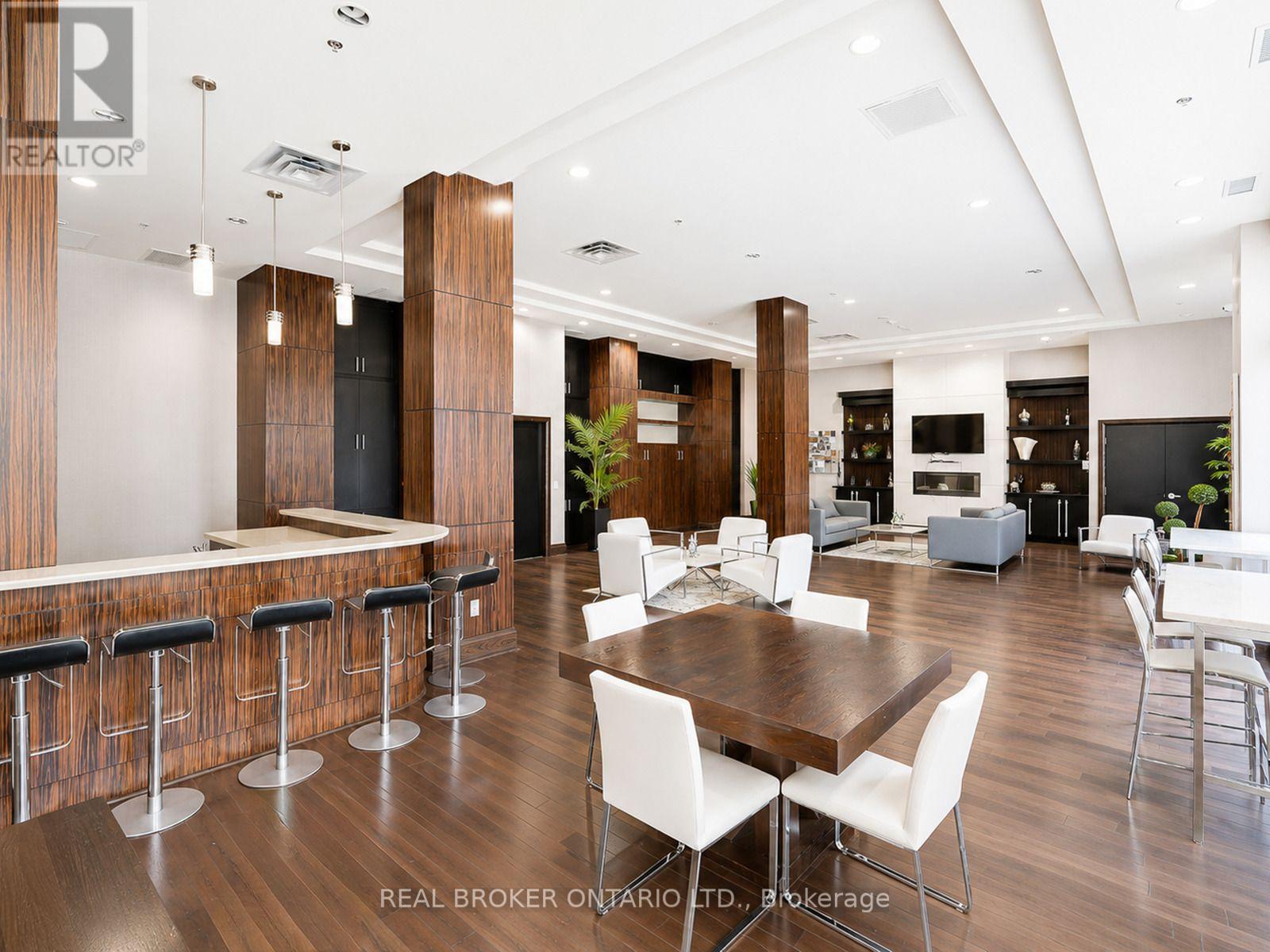 1717 - 25 Lower Simcoe Street Property Photo 32