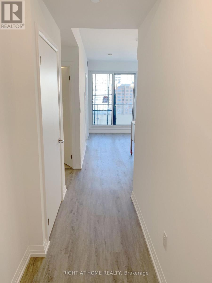 1612 - 75 Canterbury Place Property Photo 6