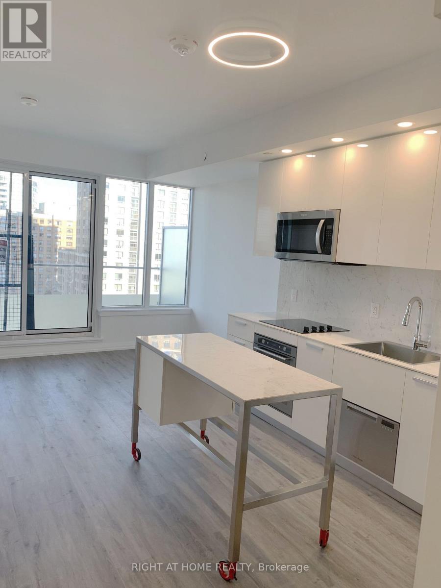 1612 - 75 Canterbury Place Property Photo 8