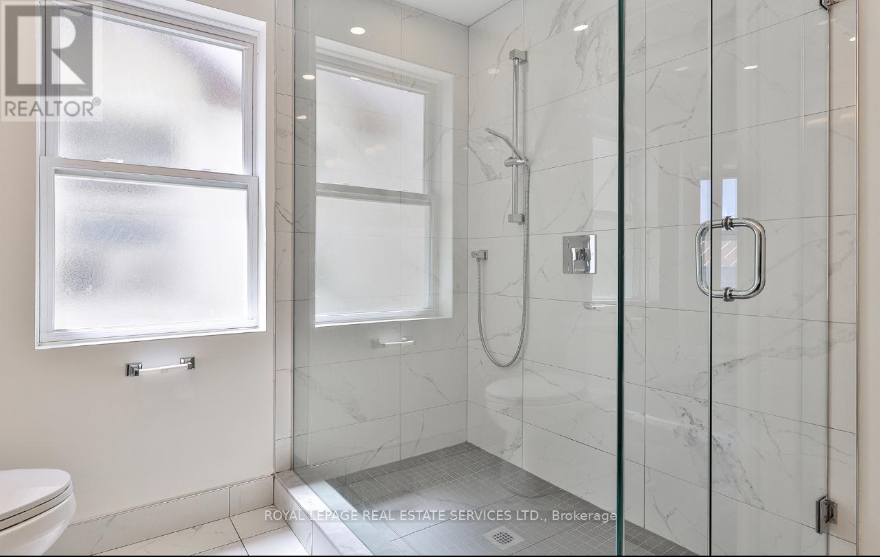 995 Bloor Street W Property Photo 9