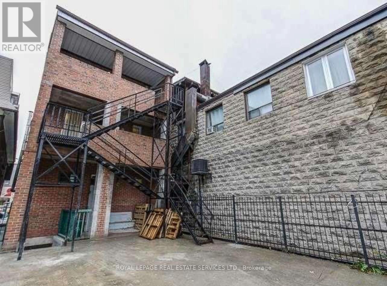 995 Bloor Street W Property Photo 22