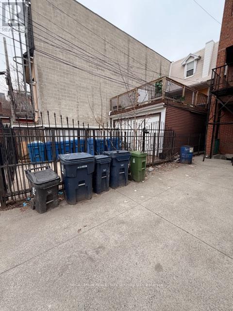 995 Bloor Street W Property Photo 28