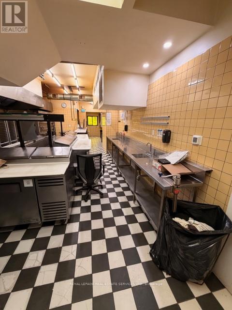 995 Bloor Street W Property Photo 30