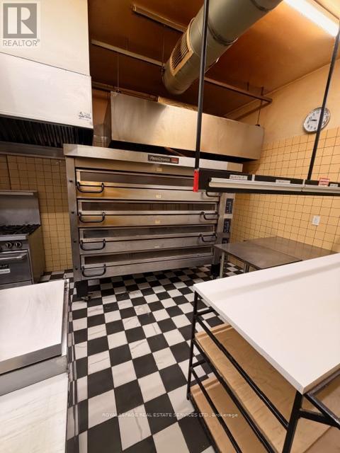 995 Bloor Street W Property Photo 31