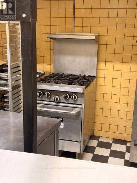 995 Bloor Street W Property Photo 32