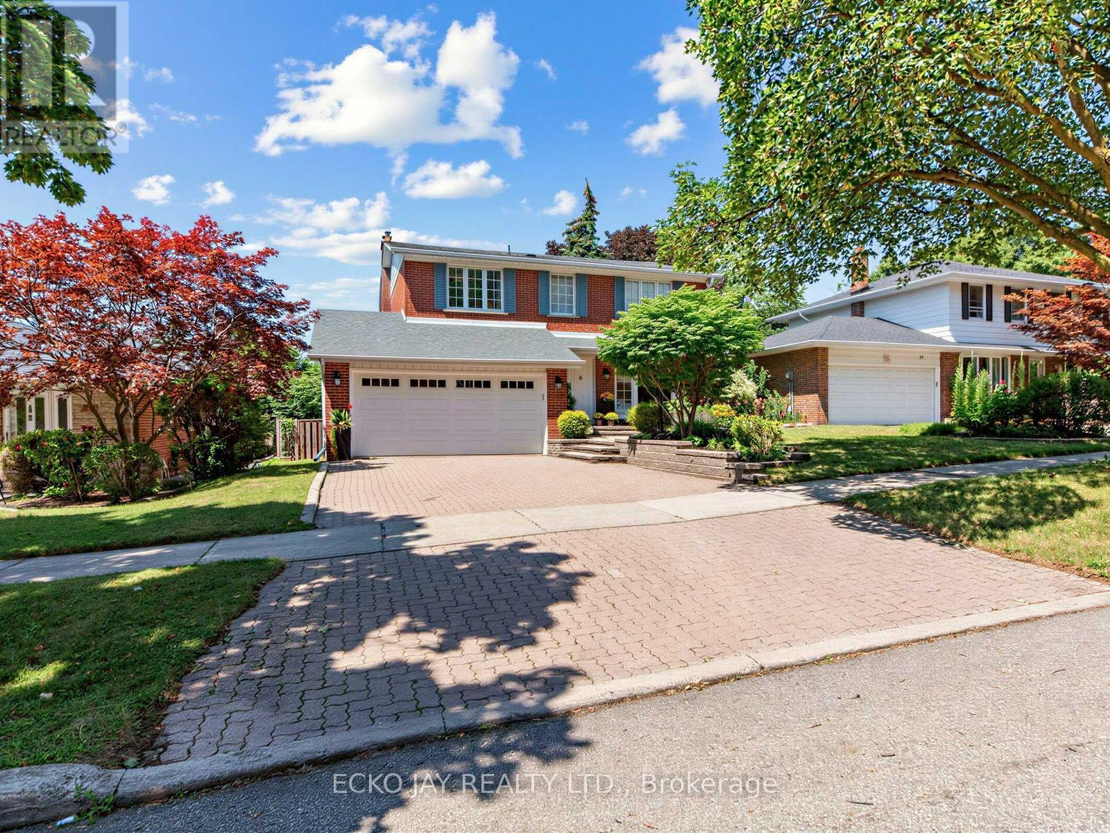 22 Meadowglade Crescent Property Photo 2