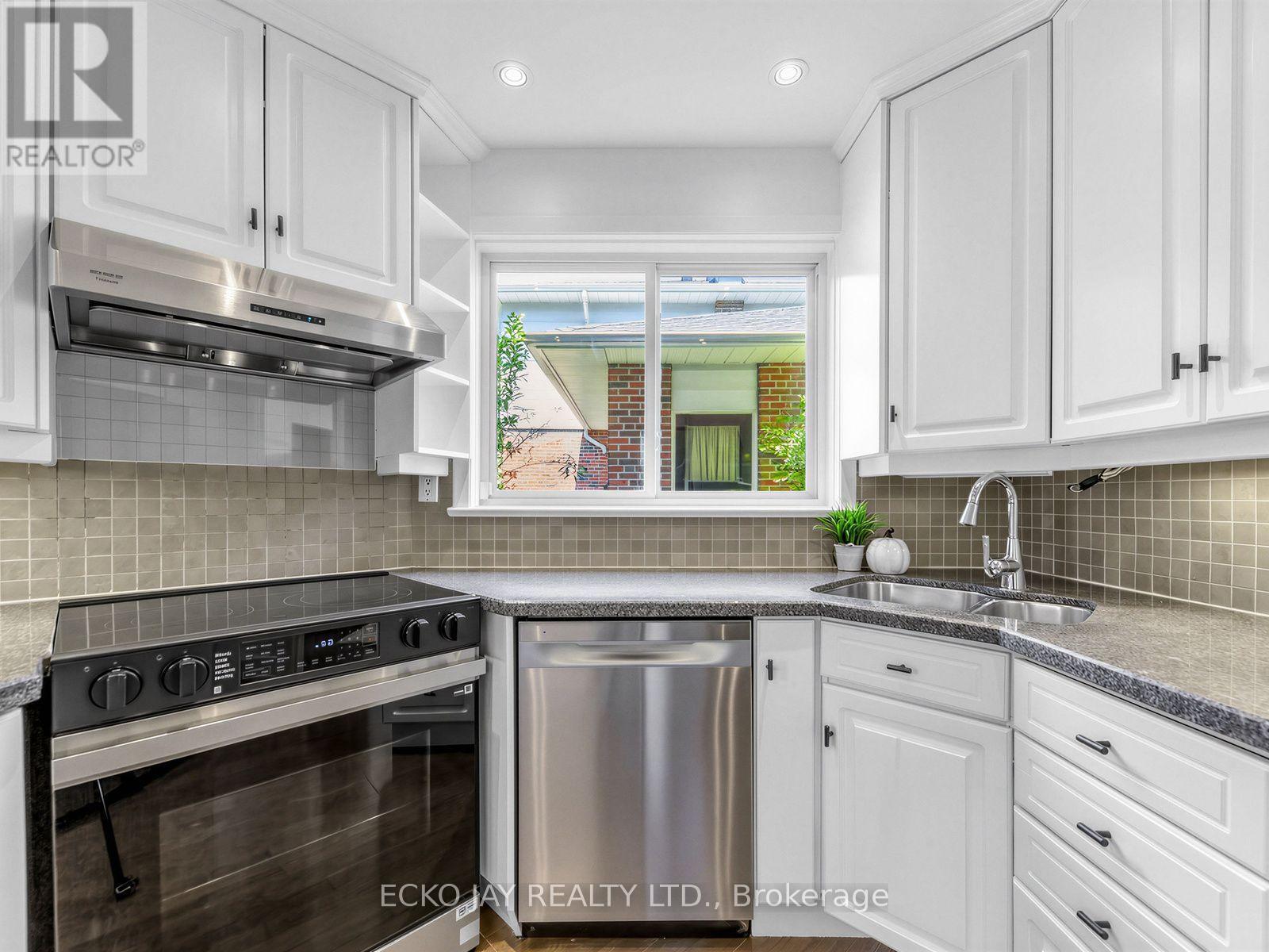 22 Meadowglade Crescent Property Photo 16