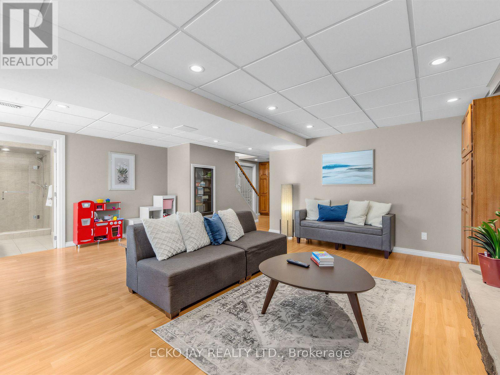 22 Meadowglade Crescent Property Photo 33
