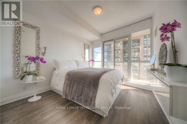 1106 - 530 St Clair Avenue W Property Photo 4